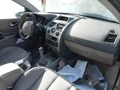 Здавання транспортного засобу renault   року 2004 потужний f9qb8