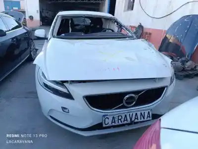 Véhicule à la ferraille volvo v40 inscription de l'année 2017 alimenté d4204t9