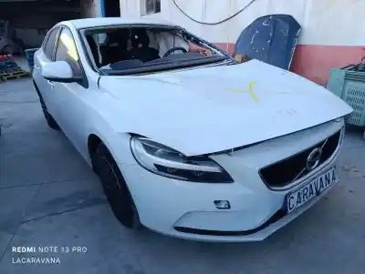 Véhicule à la ferraille volvo v40 inscription de l'année 2017 alimenté d4204t9