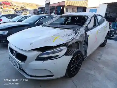 Véhicule à la ferraille volvo v40 inscription de l'année 2017 alimenté d4204t9
