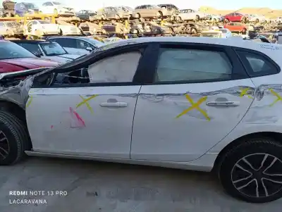 Véhicule à la ferraille volvo v40 inscription de l'année 2017 alimenté d4204t9