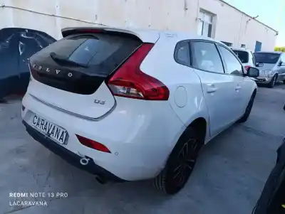 Véhicule à la ferraille volvo v40 inscription de l'année 2017 alimenté d4204t9