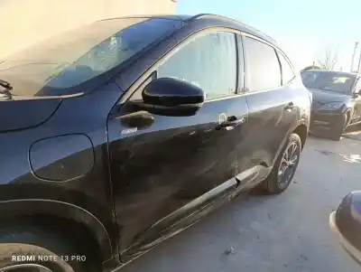 Sloopvoertuig ford kuga hybrid st-line 190 cv / 140 kw van het jaar 2023 aangedreven bgda