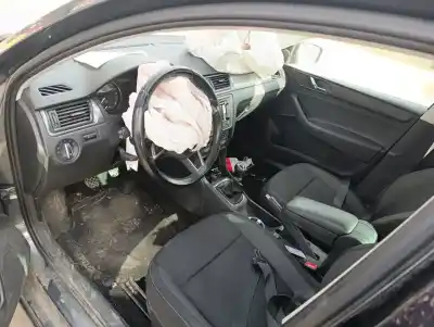 Véhicule à la ferraille skoda rapid active de l'année 2015 alimenté cayb