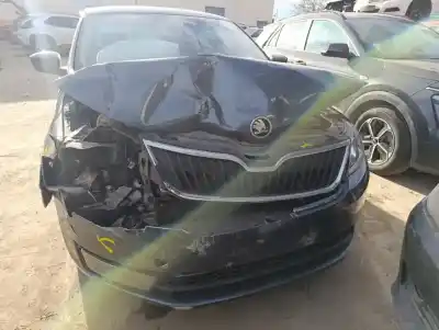 Véhicule à la ferraille skoda rapid active de l'année 2015 alimenté cayb