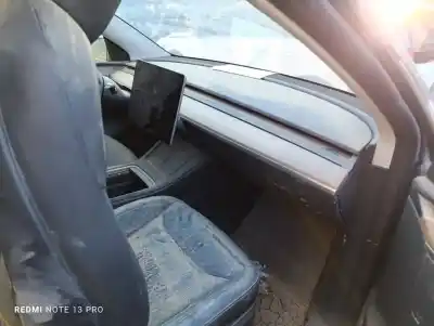 Sloopvoertuig tesla model y basis rwd 346 cv / 255 kw van het jaar 2024 aangedreven 3d7