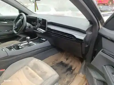 Veicolo di demolizione renault austral equilibre 140 cv / 103 kw dell'anno 2023 alimentato h5he4