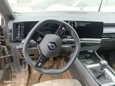 Veicolo di demolizione renault austral equilibre 140 cv / 103 kw dell'anno 2023 alimentato h5he4