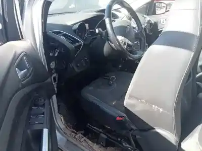 Здавання транспортного засобу ford kuga (cbs) trend року 2015 потужний xrma