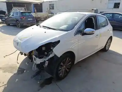 Veicolo di demolizione PEUGEOT 208  dell'anno 2017 alimentato HN01