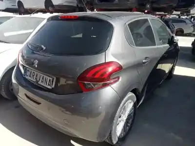Veicolo di demolizione PEUGEOT 208  dell'anno 2019 alimentato HM05