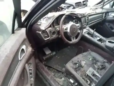 Vehicul casat porsche panamera diesel al anului 2016 alimentat crcc