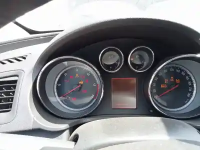 Sloopvoertuig opel insignia berlina cosmo van het jaar 2010 aangedreven a20dth