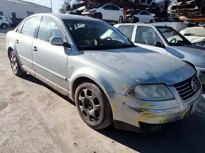 Verschrottungsfahrzeug VOLKSWAGEN PASSAT BERLINA (3B3)  des Jahres 2001 angetrieben AVF