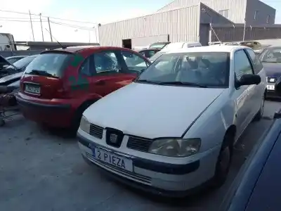 Vehículo de desguace SEAT IBIZA (6K1) Stella del año 2000 con motor AKK