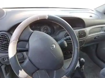 Здавання транспортного засобу renault                                            scenic (ja..)                                                                                                                                                                                                                                              f9q732 року 0 потужний f9q732