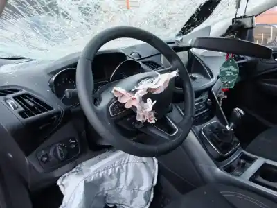 Здавання транспортного засобу ford kuga (cbs) 1.5 ecoboost cat 120 cv / 88 kw року 0 потужний 