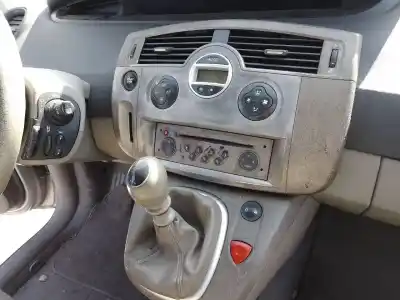 Scrapping Vehicle renault scenic ii (jm) f9q812 of the year 0 powered f9q812
