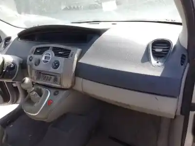 Scrapping Vehicle renault scenic ii (jm) f9q812 of the year 0 powered f9q812