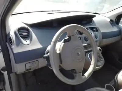 Scrapping Vehicle renault scenic ii (jm) f9q812 of the year 0 powered f9q812