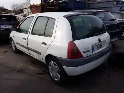 Veicolo di demolizione renault clio ii fase i (b/cbo) 1.9 d dell'anno 2000 alimentato f9q7