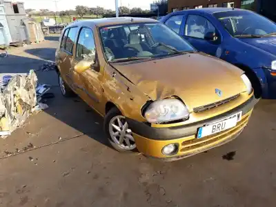 Véhicule à la ferraille RENAULT CLIO II FASE I (B/CB0)  de l'année 2000 alimenté 