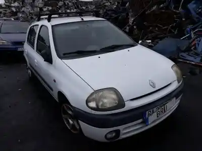 Véhicule à la ferraille renault                                            clio ii fase ii (b/cb0)                                                                                                                                                                                                                                    g/e7j c5                                                                                                                                                                                                                                                   de l'année 1999 alimenté e7j