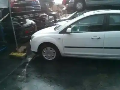 Veículo de Sucata ford focus berlina (cap) ambiente (d) do ano 2006 alimentado 