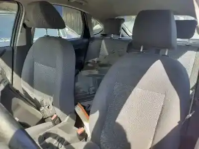 Sloopvoertuig ford focus berlina (cap) ghia van het jaar 2005 aangedreven g8da