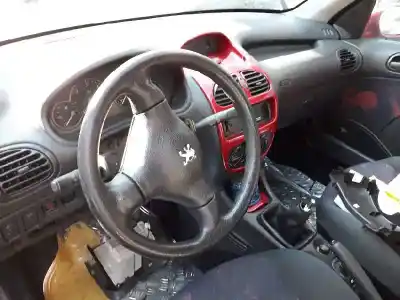 Veicolo di demolizione peugeot                                            206 berlina                                                                                                                                                                                                                                                xs                                                                                                                                                                                                                                                         dell'anno 2001 alimentato rhy