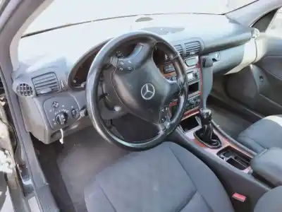 Здавання транспортного засобу mercedes-benz clase c t-model (s203) c 200 cdi (203.207) року 2004 потужний 646962