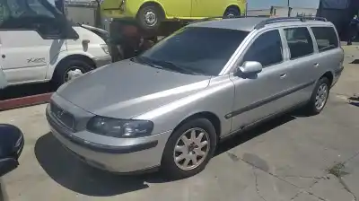 Здавання транспортного засобу VOLVO V70 FAMILIAR 2.4 (103kW) року 2002 потужний B5244S2