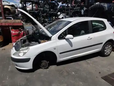 Véhicule à la ferraille peugeot                                            307 (s1)                                                                                                                                                                                                                                                   xr                                                                                                                                                                                                                                                         de l'année 2003 alimenté rhy