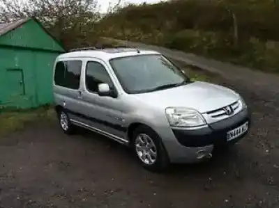 Véhicule à la ferraille PEUGEOT PARTNER (S1)  de l'année 2004 alimenté RHY