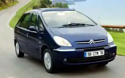 Véhicule à la ferraille CITROEN XSARA PICASSO  de l'année 2003 alimenté RHY