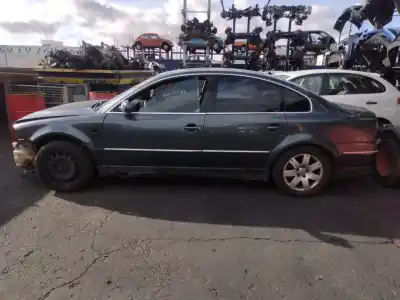 Vehículo de desguace VOLKSWAGEN PASSAT B5.5 (3B3)  del año 2001 con motor AVF,AWX