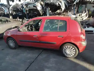 Véhicule à la ferraille RENAULT CLIO II (BB_, CB_) 1.2 16V (BB05, BB0W, BB11, BB27, BB2T, BB2U, BB2V, CB05,... de l'année 2001 alimenté D4F 706,D4F 712,D4F 714,D4F 722,D4F 728