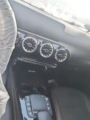 Veículo de Sucata mercedes-benz clase a (w177) a 200 d (177.012) do ano 2023 alimentado om 654.920