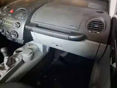 Véhicule à la ferraille volkswagen new beetle cabriolet (1y7) bfs de l'année 2004 alimenté bfs