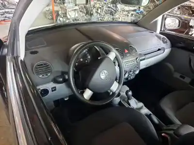 Véhicule à la ferraille volkswagen new beetle cabriolet (1y7) bfs de l'année 2004 alimenté bfs
