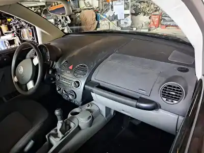 Véhicule à la ferraille volkswagen new beetle cabriolet (1y7) bfs de l'année 2004 alimenté bfs