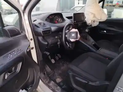 Vehicul casat peugeot rifter bluehdi 75 al anului 2021 alimentat yh01