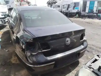 Scrapping Vehicle volkswagen passat variant (3c5) highline of the year 2001 powered 