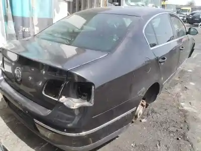 Scrapping Vehicle volkswagen passat variant (3c5) highline of the year 2001 powered 
