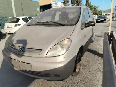 Véhicule à la ferraille CITROEN XSARA PICASSO  de l'année 2001 alimenté 