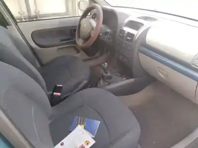 Veicolo di demolizione renault clio ii fase ii (b/cb0) authentique confort dell'anno 2001 alimentato 