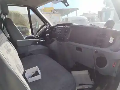 Veículo de Sucata ford transit caja cerrada ´06 ft 330 k (corto) lkw (camion) do ano 2001 alimentado 