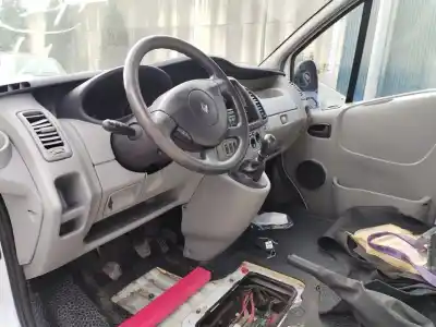 Veículo de Sucata renault trafic caja cerrada (ab 4.01) 29 lsob do ano 2011 alimentado 