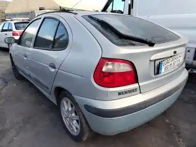 Vehicul casat renault megane i berlina hatchback (ba0) 1.6e europa al anului 2001 alimentat 