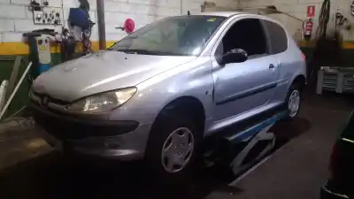 Sloopvoertuig peugeot                                            206 berlina                                                                                                                                                                                                                                                xt                                                                                                                                                                                                                                                         van het jaar 2000 aangedreven wjy